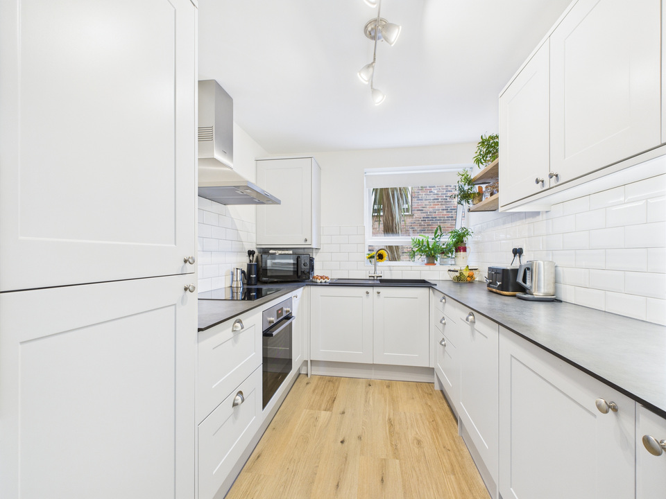 2 bed apartment for sale in Ayshe Court Drive, Horsham  - Property Image 3