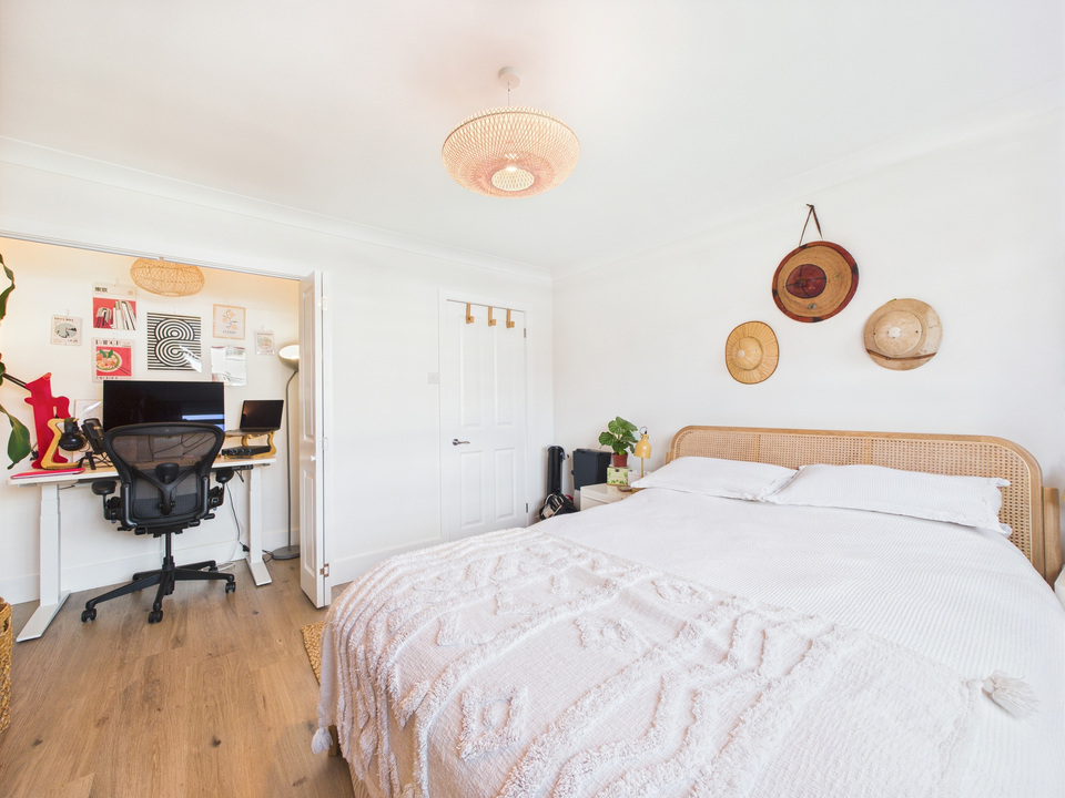 2 bed apartment for sale in Ayshe Court Drive, Horsham  - Property Image 4