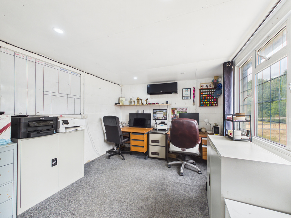 4 bed house for sale in Church Close, Lower Beeding, Horsham  - Property Image 14