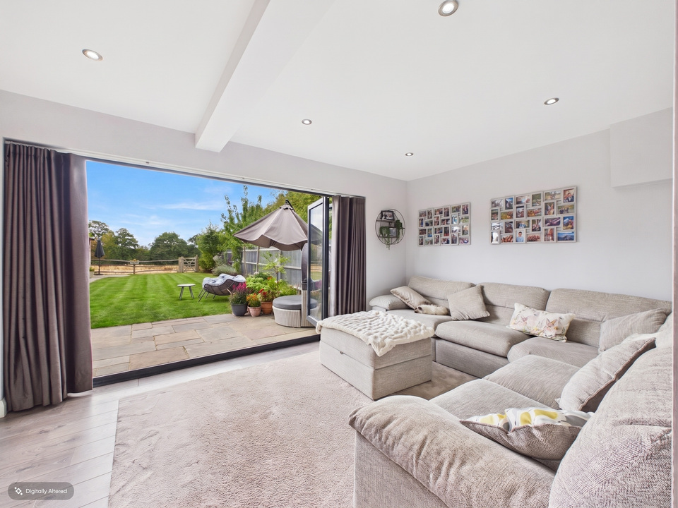 4 bed house for sale in Church Close, Lower Beeding, Horsham  - Property Image 5