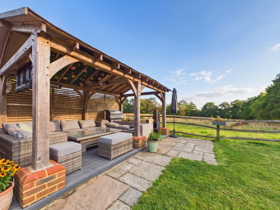 4 bed house for sale in Church Close, Lower Beeding, Horsham  - Property Image 16