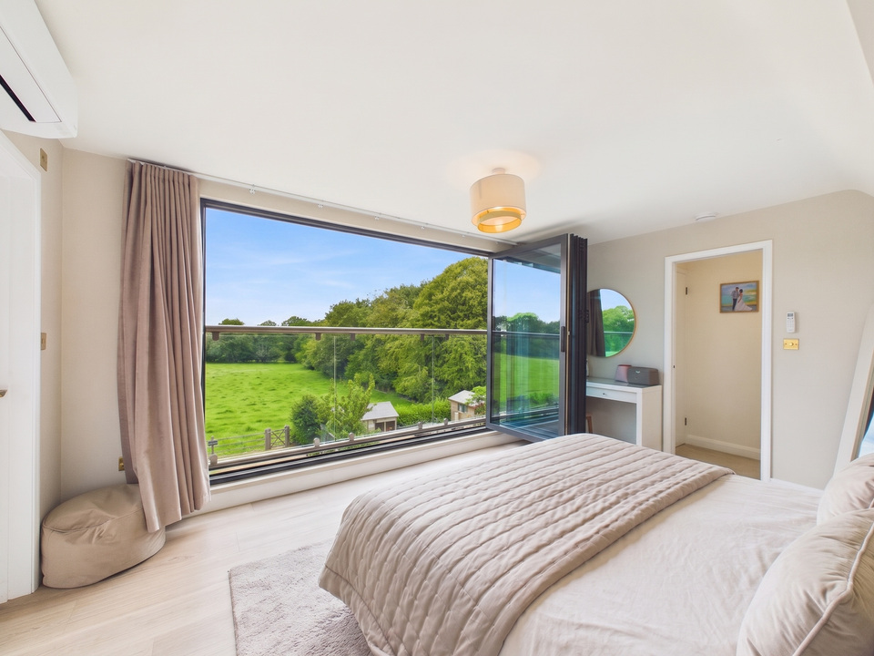 4 bed house for sale in Church Close, Lower Beeding, Horsham  - Property Image 6