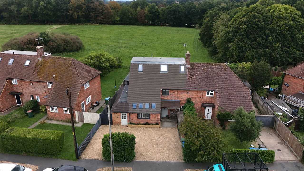 4 bed house for sale in Church Close, Lower Beeding, Horsham