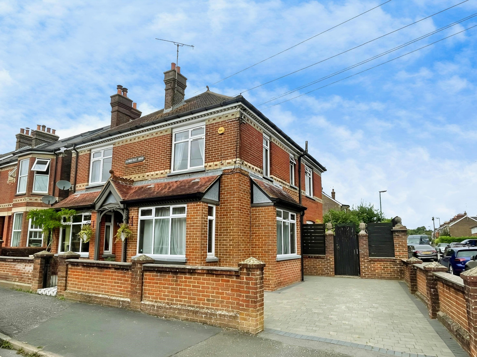 4 bed detached house for sale in Cambridge Road, Horsham - Property Image 1