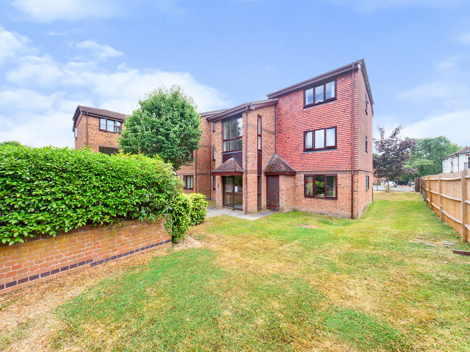 1 bed apartment for sale in Tanyard Close, Horsham - Property Image 1
