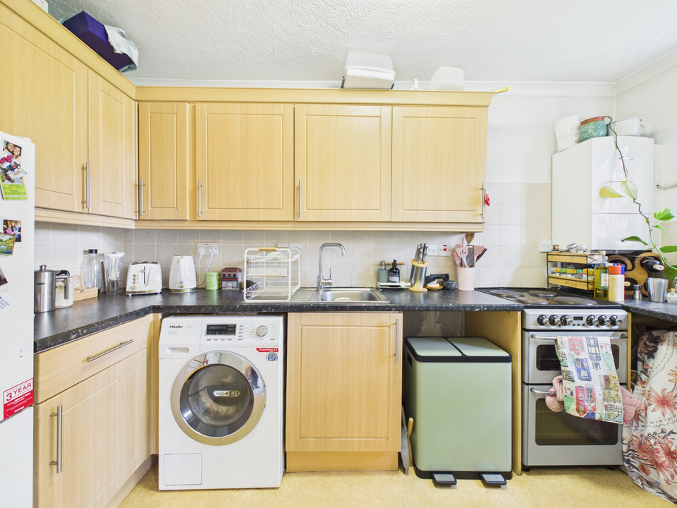 1 bed apartment for sale in Tanyard Close, Horsham - Property Image 2
