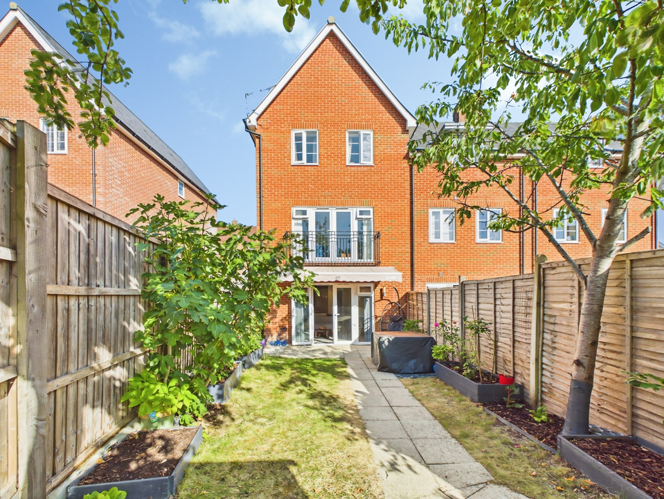 3 bed end of terrace house for sale in Sargent Way, Broadbridge Heath, Horsham, RH12 3TE  - Property Image 10