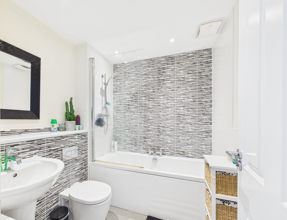 3 bed end of terrace house for sale in Sargent Way, Broadbridge Heath, Horsham, RH12 3TE  - Property Image 8