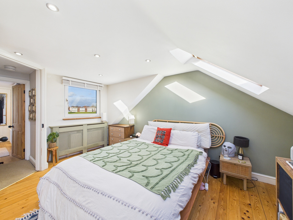 4 bed semi-detached house for sale in St Leonards Road, Horsham, West Sussex, RH13 6AP  - Property Image 15