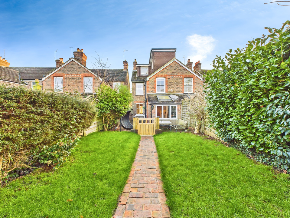 4 bed semi-detached house for sale in St Leonards Road, Horsham, West Sussex, RH13 6AP  - Property Image 8