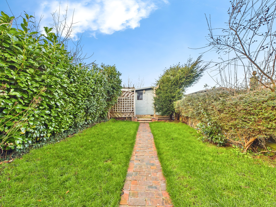 4 bed semi-detached house for sale in St Leonards Road, Horsham, West Sussex, RH13 6AP  - Property Image 9