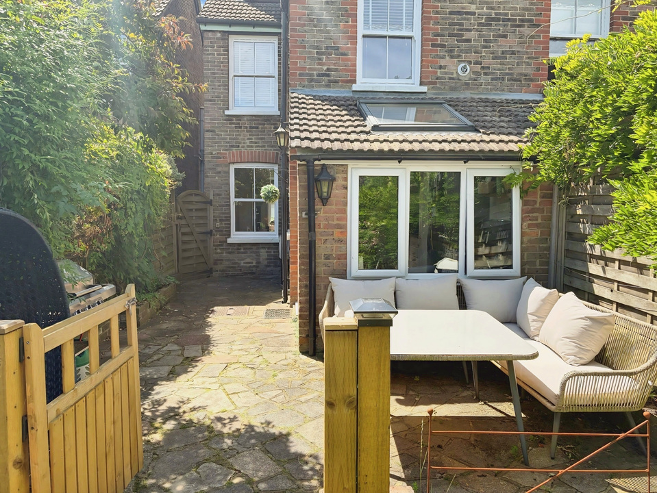 4 bed semi-detached house for sale in St Leonards Road, Horsham, West Sussex, RH13 6AP  - Property Image 25