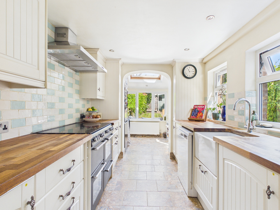 4 bed semi-detached house for sale in St Leonards Road, Horsham, West Sussex, RH13 6AP  - Property Image 6