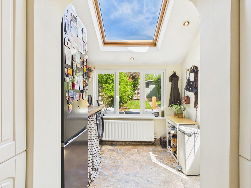 4 bed semi-detached house for sale in St Leonards Road, Horsham, West Sussex, RH13 6AP  - Property Image 7