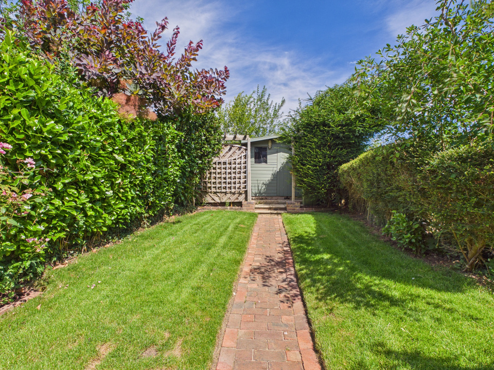 4 bed semi-detached house for sale in St Leonards Road, Horsham, West Sussex, RH13 6AP  - Property Image 18
