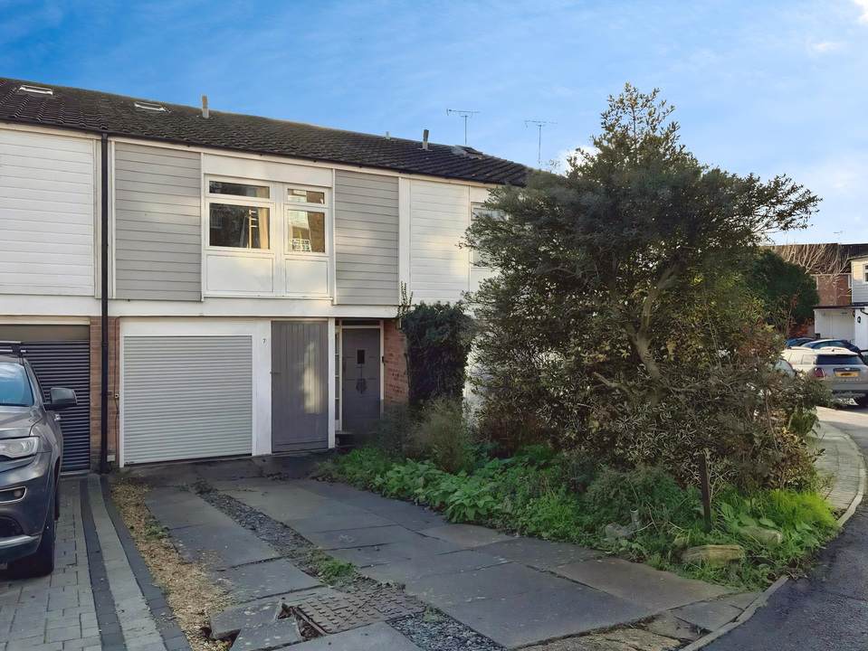 4 bed terraced house for sale in Little Dippers, Pulborough - Property Image 1