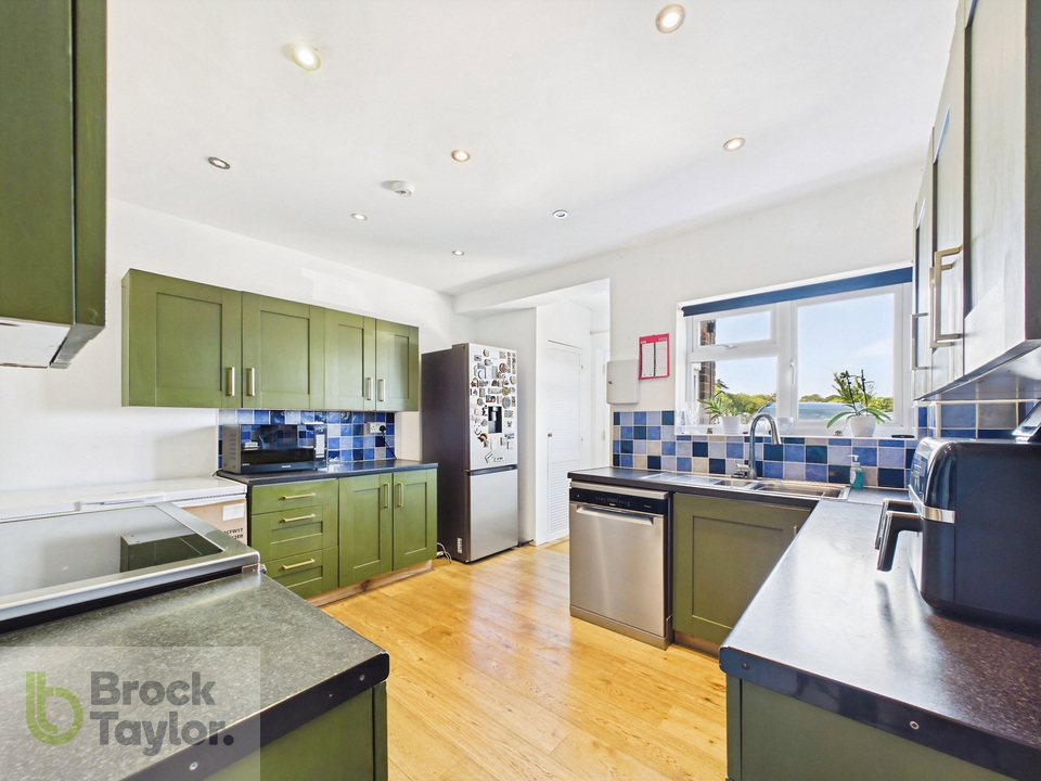 4 bed end of terrace house for sale in Staplefield Road, Cuckfield, West Sussex, RH17  - Property Image 5