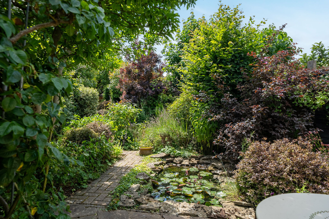3 bed semi-detached house for sale in Oxford Road, Horsham  - Property Image 9