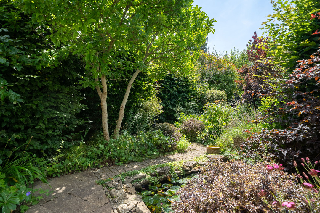 3 bed semi-detached house for sale in Oxford Road, Horsham  - Property Image 23