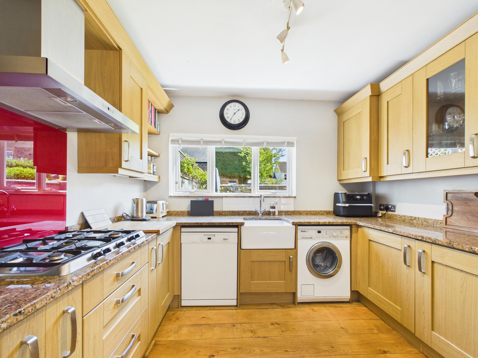 4 bed semi-detached house for sale in Arthur Road, Horsham  - Property Image 18