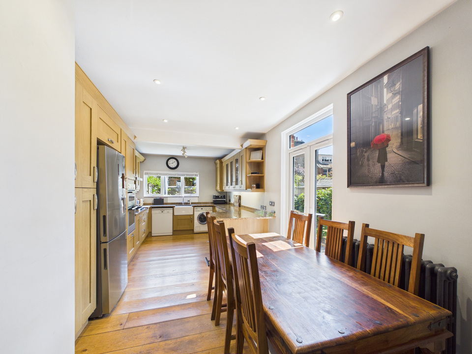 4 bed semi-detached house for sale in Arthur Road, Horsham  - Property Image 8