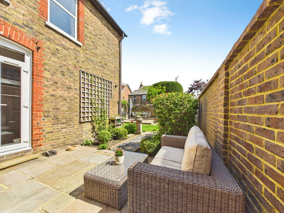 4 bed semi-detached house for sale in Arthur Road, Horsham  - Property Image 31