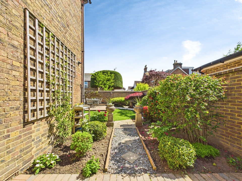 4 bed semi-detached house for sale in Arthur Road, Horsham  - Property Image 32