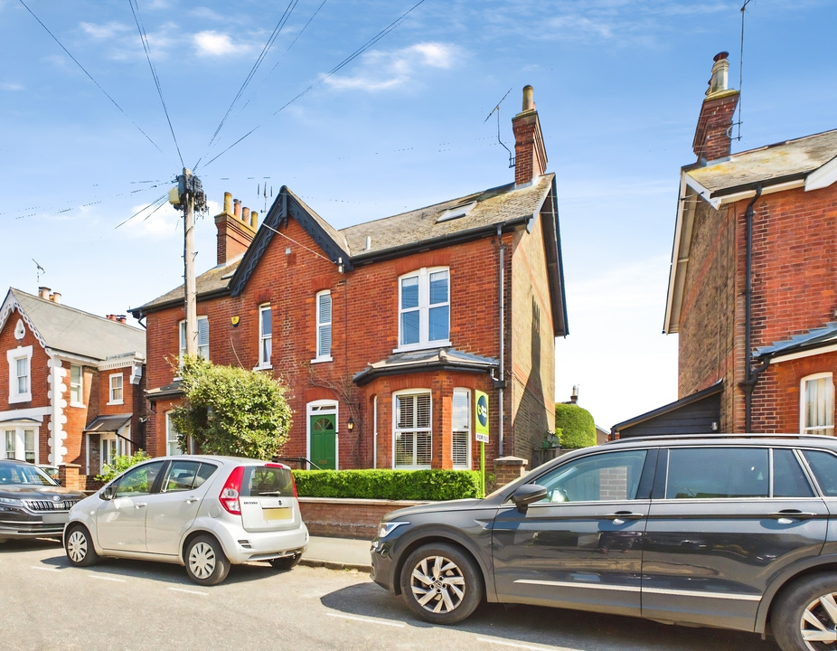 4 bed semi-detached house for sale in Arthur Road, Horsham