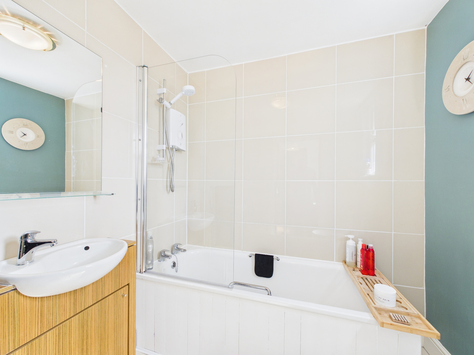 4 bed semi-detached house for sale in Arthur Road, Horsham  - Property Image 6