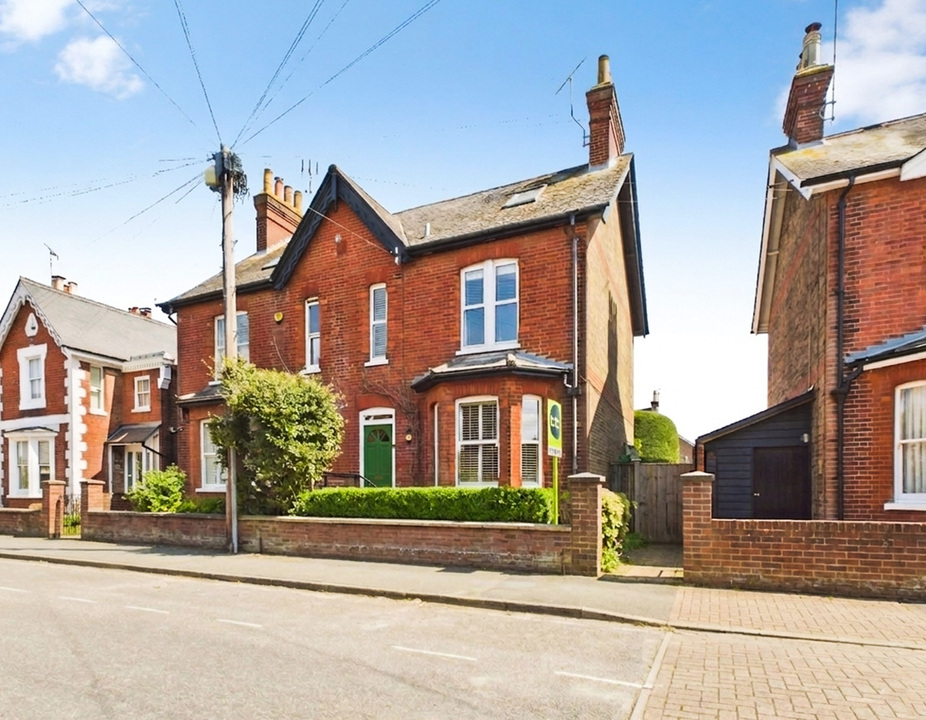 4 bed semi-detached house for sale in Arthur Road, Horsham  - Property Image 1