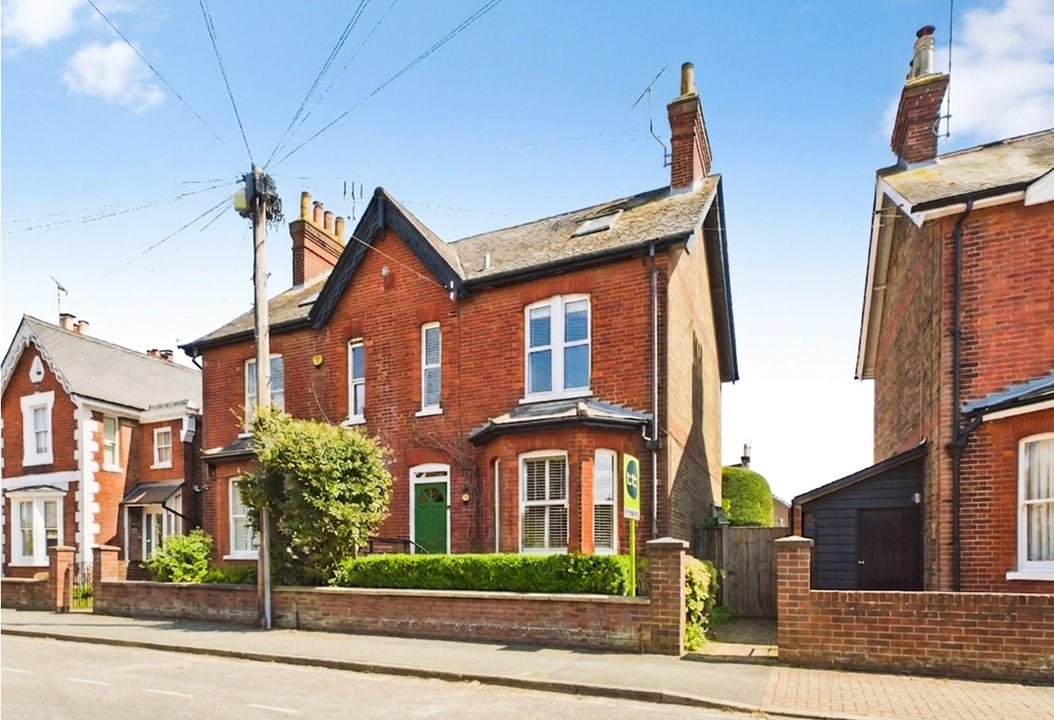 4 bed semi-detached house for sale in Arthur Road, Horsham - Property Image 1