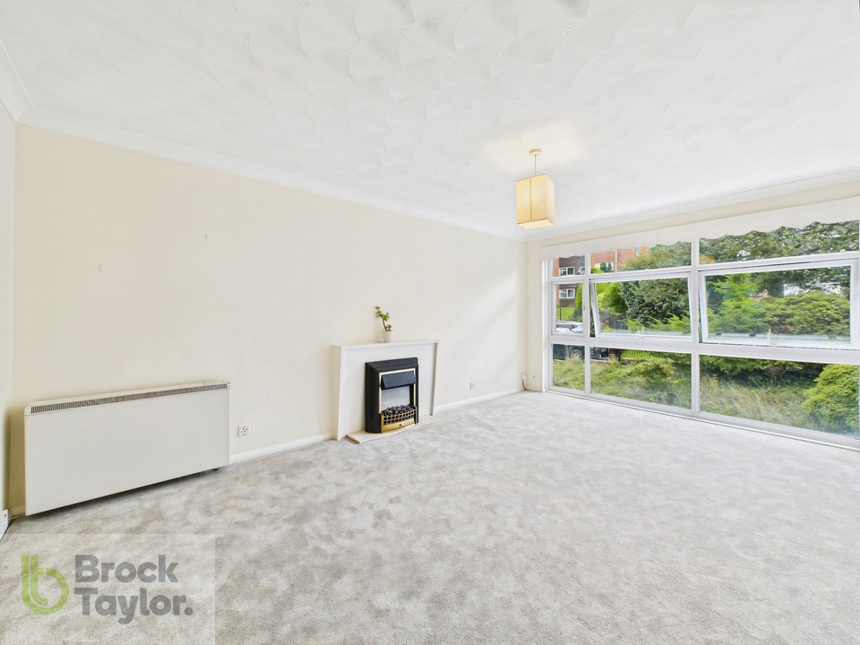 2 bed apartment for sale in Winnals Park, Paddockhall Road, Haywards Heath - Property Image 6