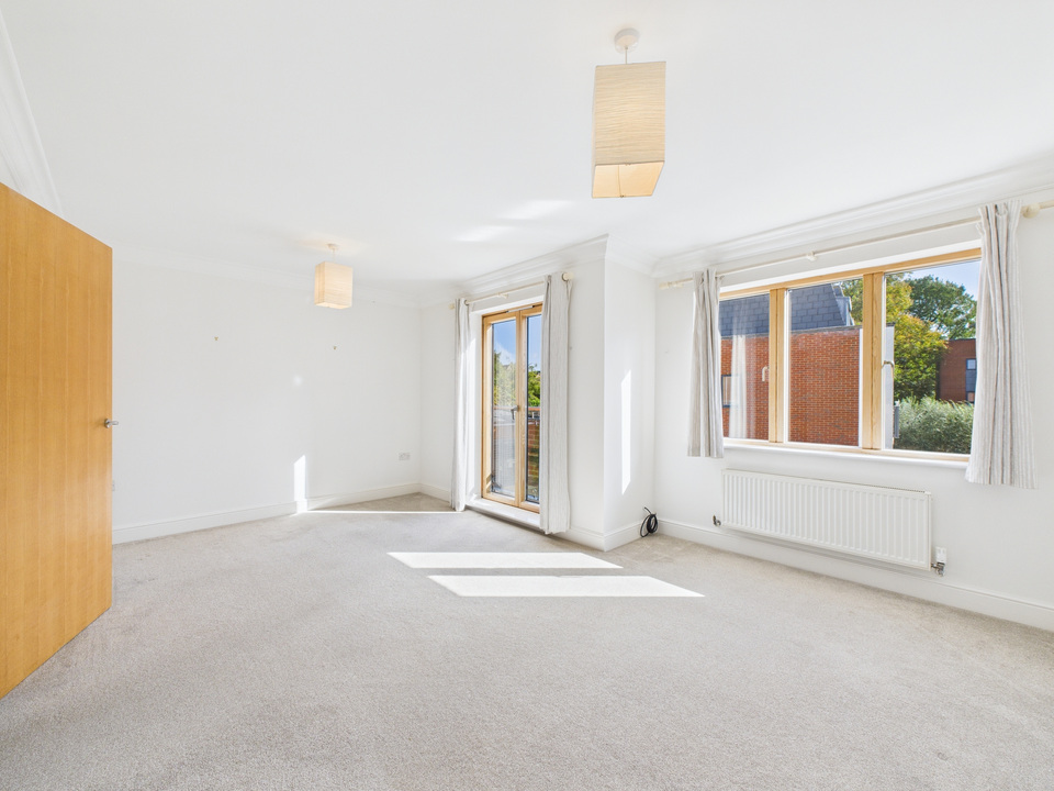 3 bed town house for sale in Kings Gate, Horsham - Property Image 3