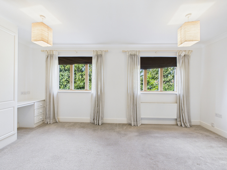 3 bed town house for sale in Kings Gate, Horsham - Property Image 4