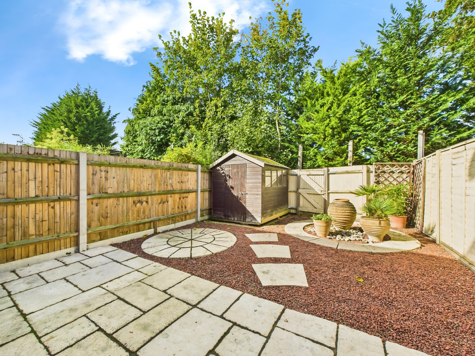 3 bed town house for sale in Kings Gate, Horsham - Property Image 10