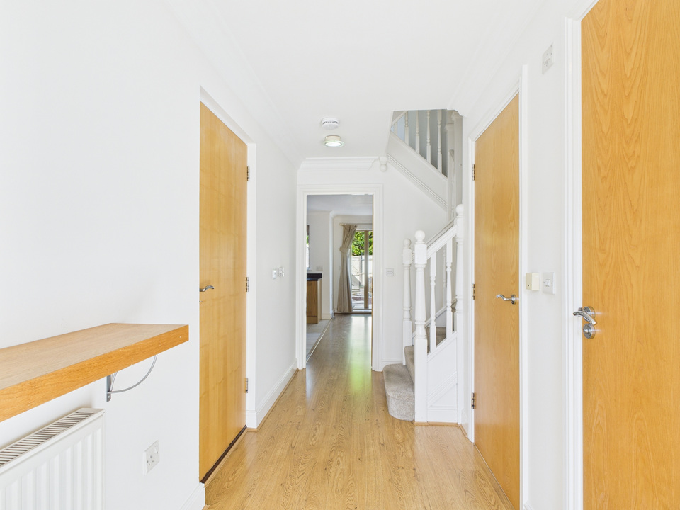 3 bed town house for sale in Kings Gate, Horsham - Property Image 12