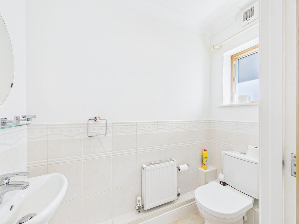 3 bed town house for sale in Kings Gate, Horsham - Property Image 13