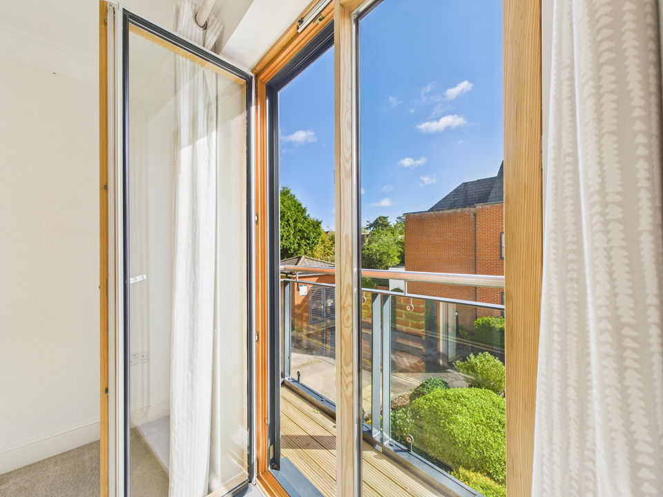 3 bed town house for sale in Kings Gate, Horsham - Property Image 17