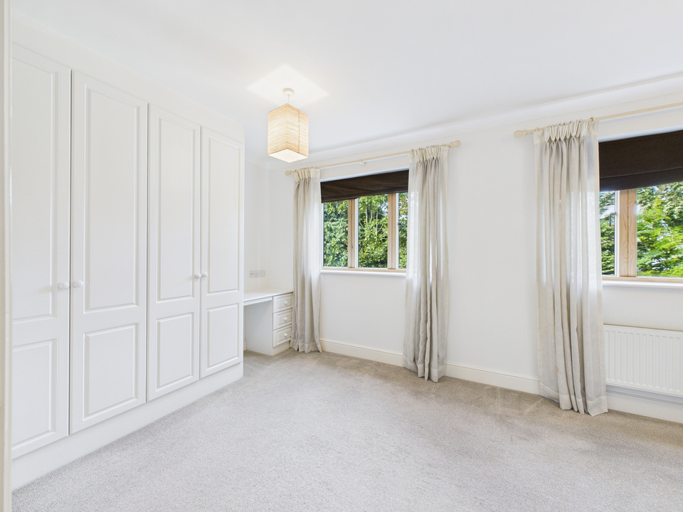 3 bed town house for sale in Kings Gate, Horsham - Property Image 18