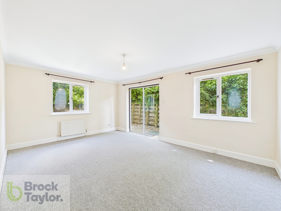 2 bed apartment for sale in Great Heathmead, Haywards Heath  - Property Image 7