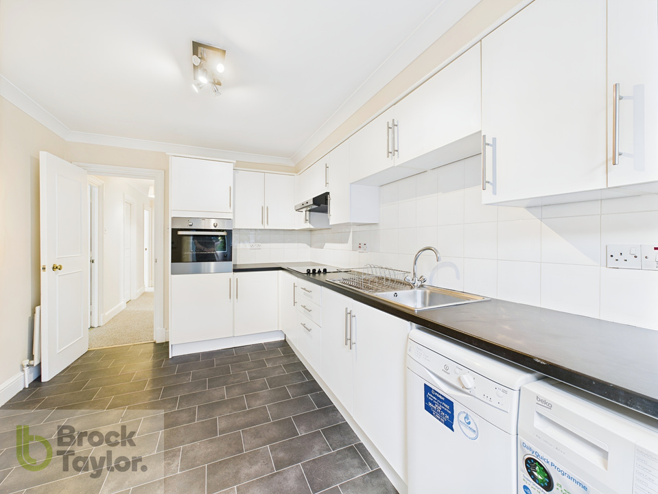 2 bed apartment for sale in Great Heathmead, Haywards Heath  - Property Image 9