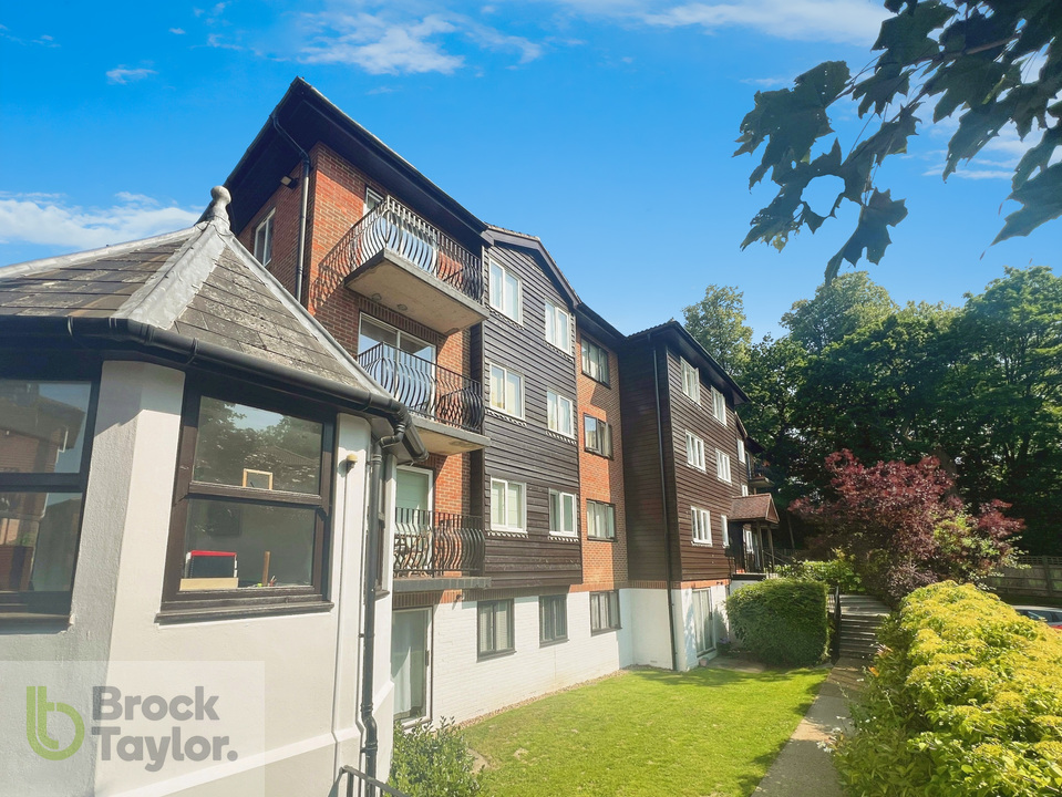 2 bed apartment for sale in Great Heathmead, Haywards Heath  - Property Image 15