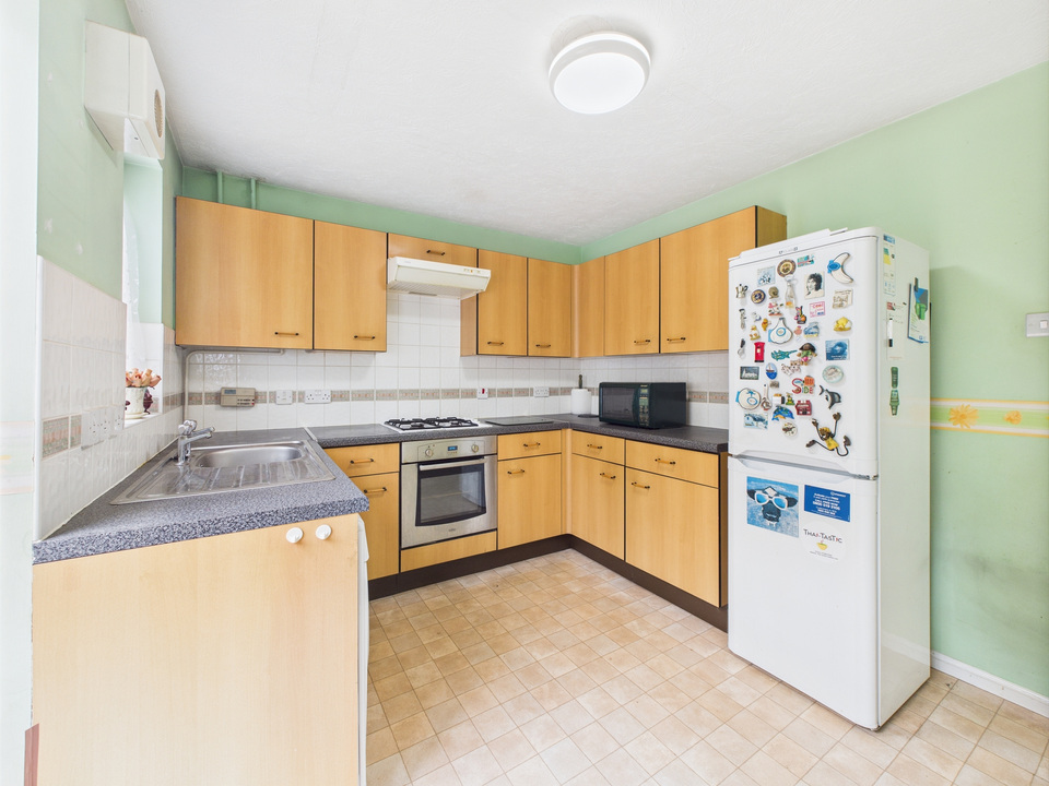 2 bed terraced house for sale in Ropeland Way, Horsham  - Property Image 3