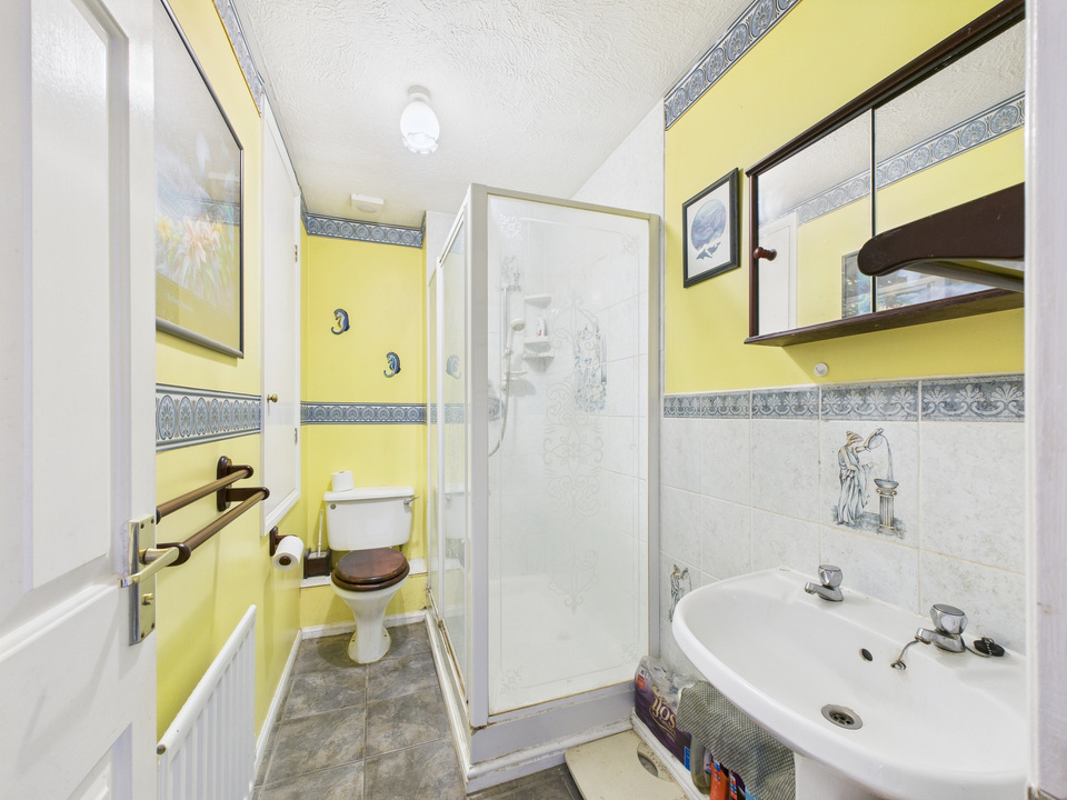 2 bed terraced house for sale in Ropeland Way, Horsham  - Property Image 6