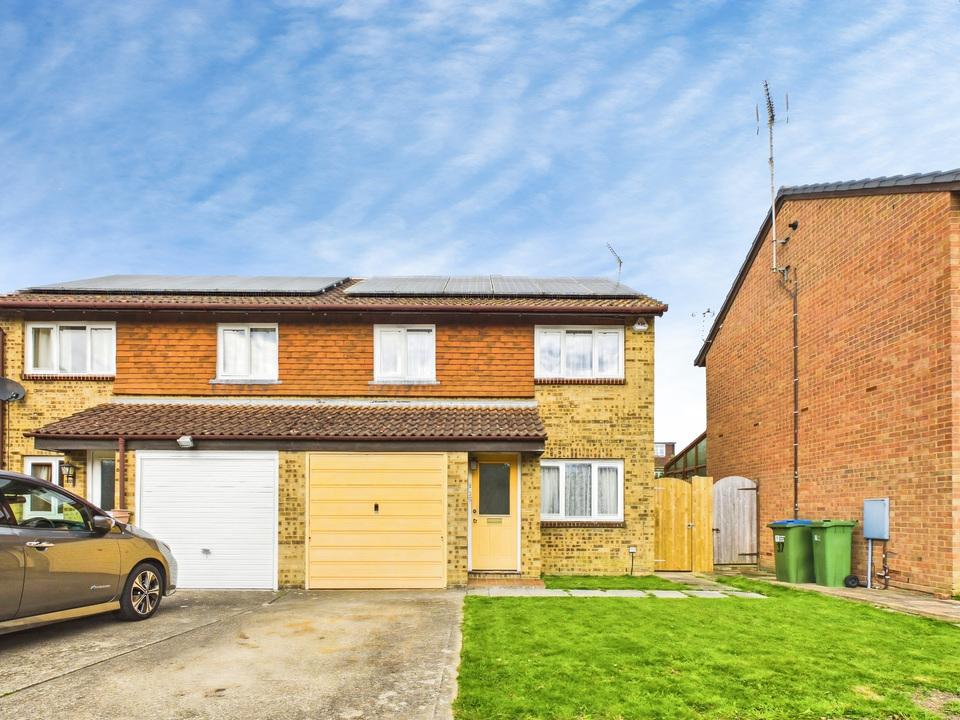3 bed semi-detached house for sale in Singleton Road, Broadbridge Heath, Horsham, West Sussex - Property Image 11