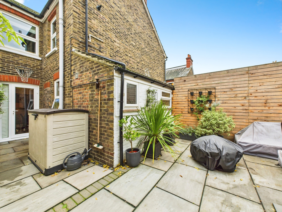 3 bed semi-detached house for sale in Park Terrace East, Horsham - Property Image 9