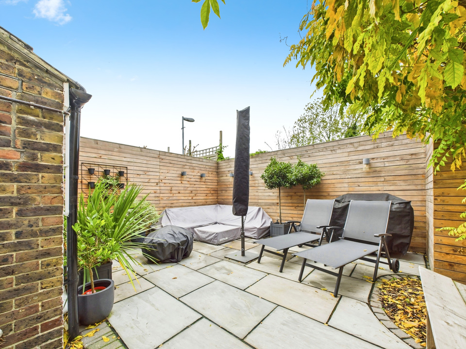 3 bed semi-detached house for sale in Park Terrace East, Horsham - Property Image 10