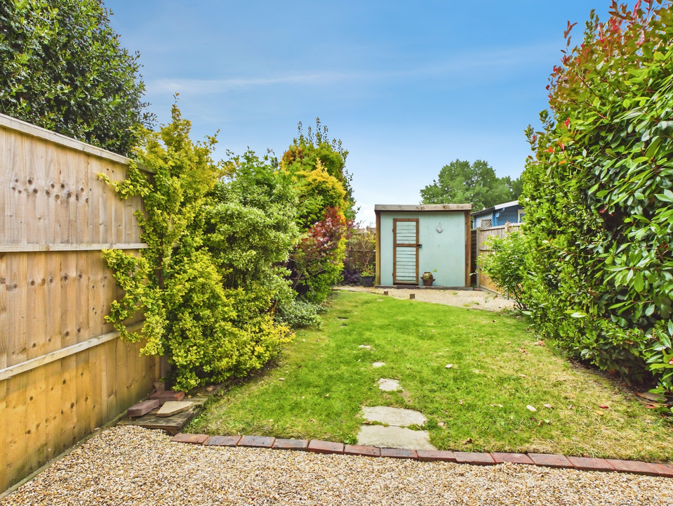 3 bed end of terrace house for sale in Brockhurst Close, Horsham, West Sussex  - Property Image 10