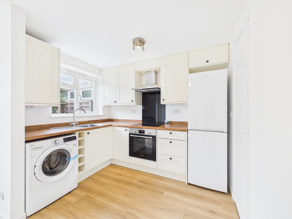 3 bed end of terrace house for sale in Brockhurst Close, Horsham, West Sussex  - Property Image 3