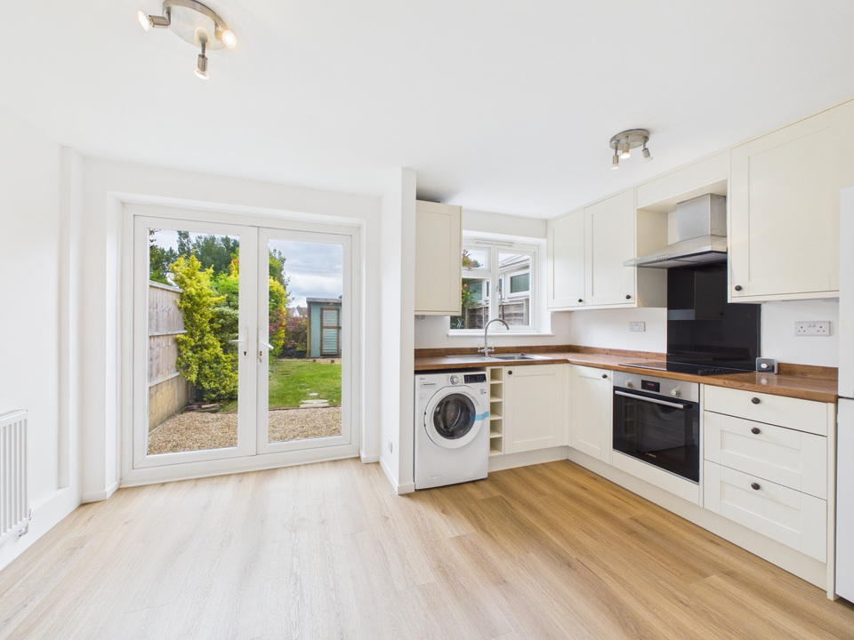 3 bed end of terrace house for sale in Brockhurst Close, Horsham, West Sussex  - Property Image 9